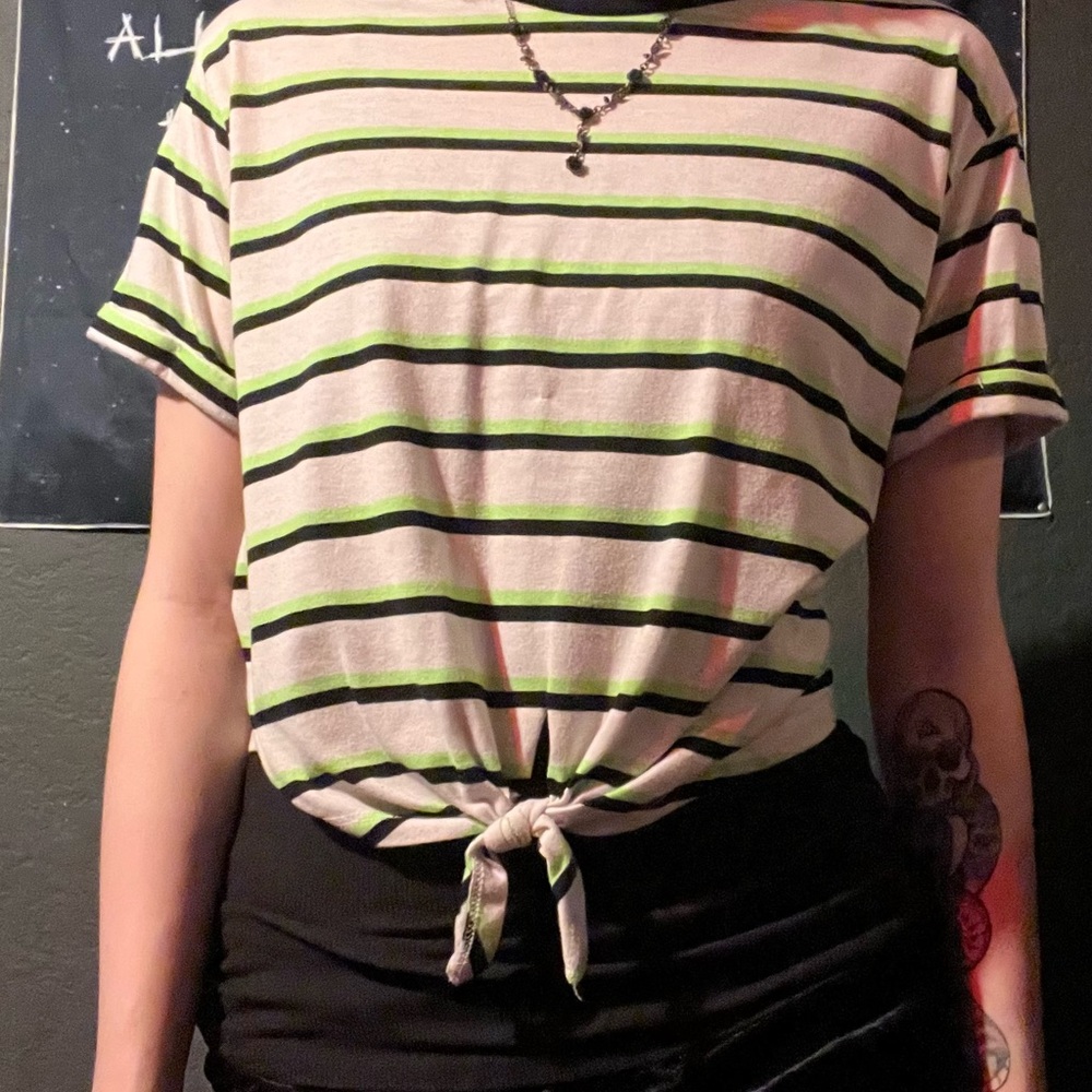 Rue21 Cream Tie Front Short Sleeve Tee